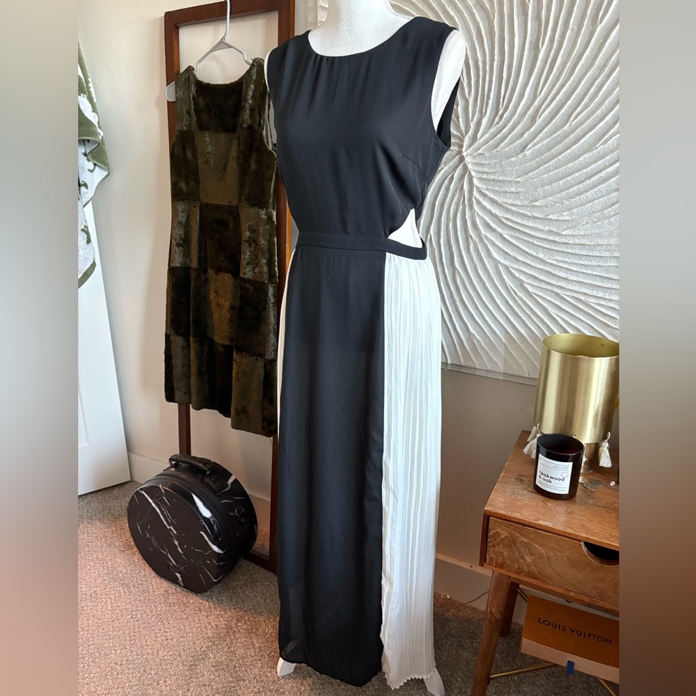 FROM ITALY: Black&White Pleated Dress
